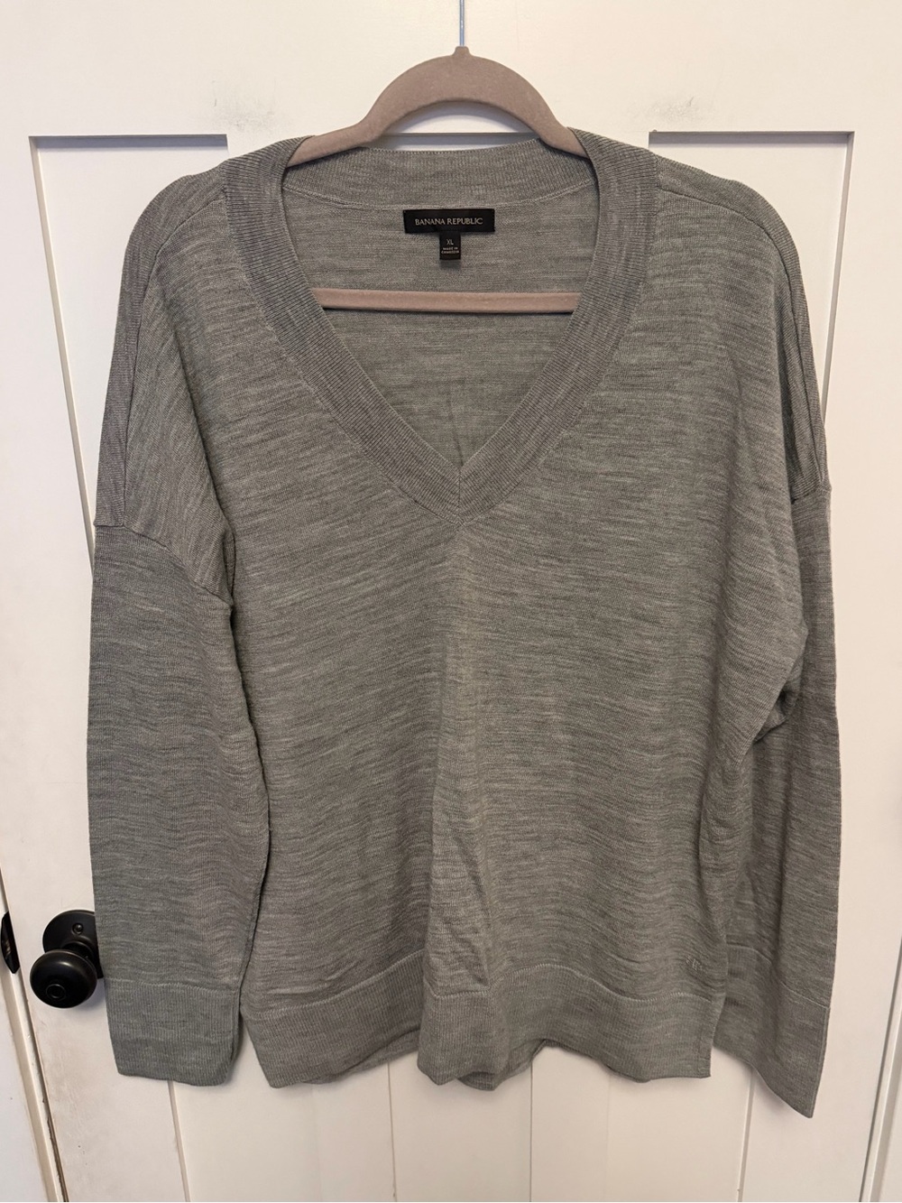Banana Republic 100% Merino Wool V-Neck Sweater Gray Size XL